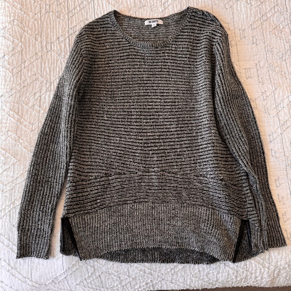 Soft lightweight BB Dakota black & grey sweater